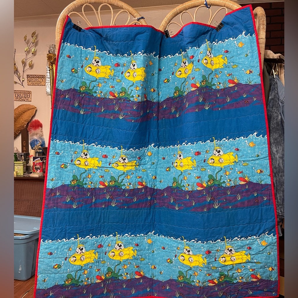 Handmade Quilted Throw Mickey Mouse Tropical Pattern Light-Travel 56x 54””L
